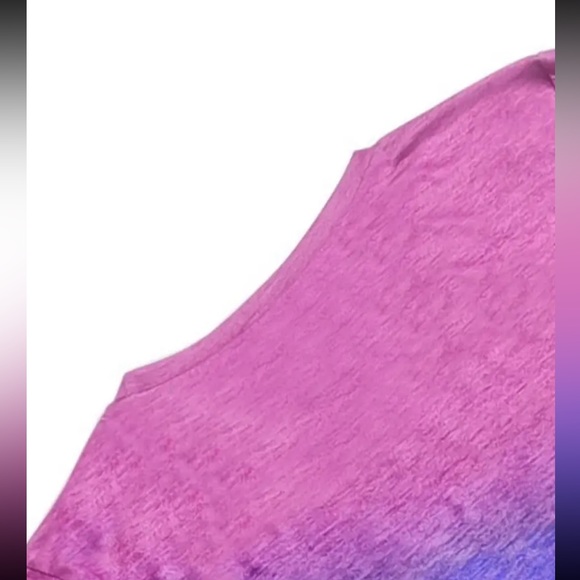 Blessed • Heart Print Gradient T-Shirt - Picture 5 of 7